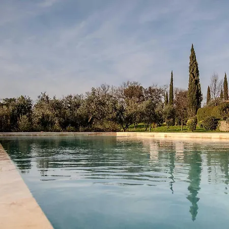 Podere Le Mezzelune مزرعة للإقامة