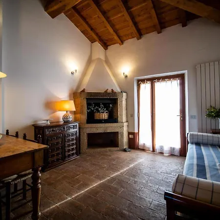 مزرعة للإقامة Podere Le Mezzelune *
