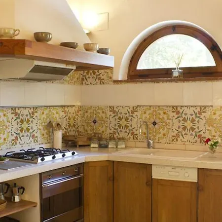 Podere Le Mezzelune مزرعة للإقامة